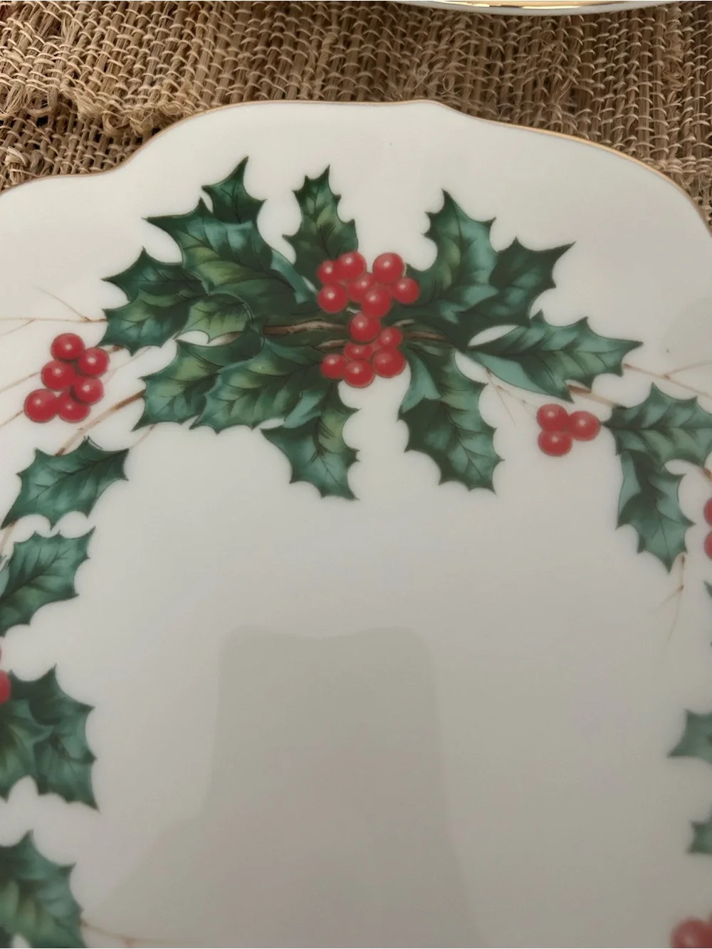 Vintage Lefton Holly Berry 7” Christmas Plates  Set of 2. 1995. Japan.  EUC